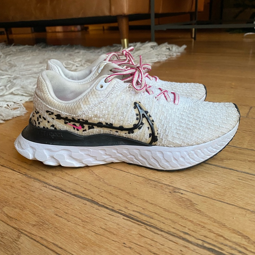 Nike women’s Infinity React road running shoe